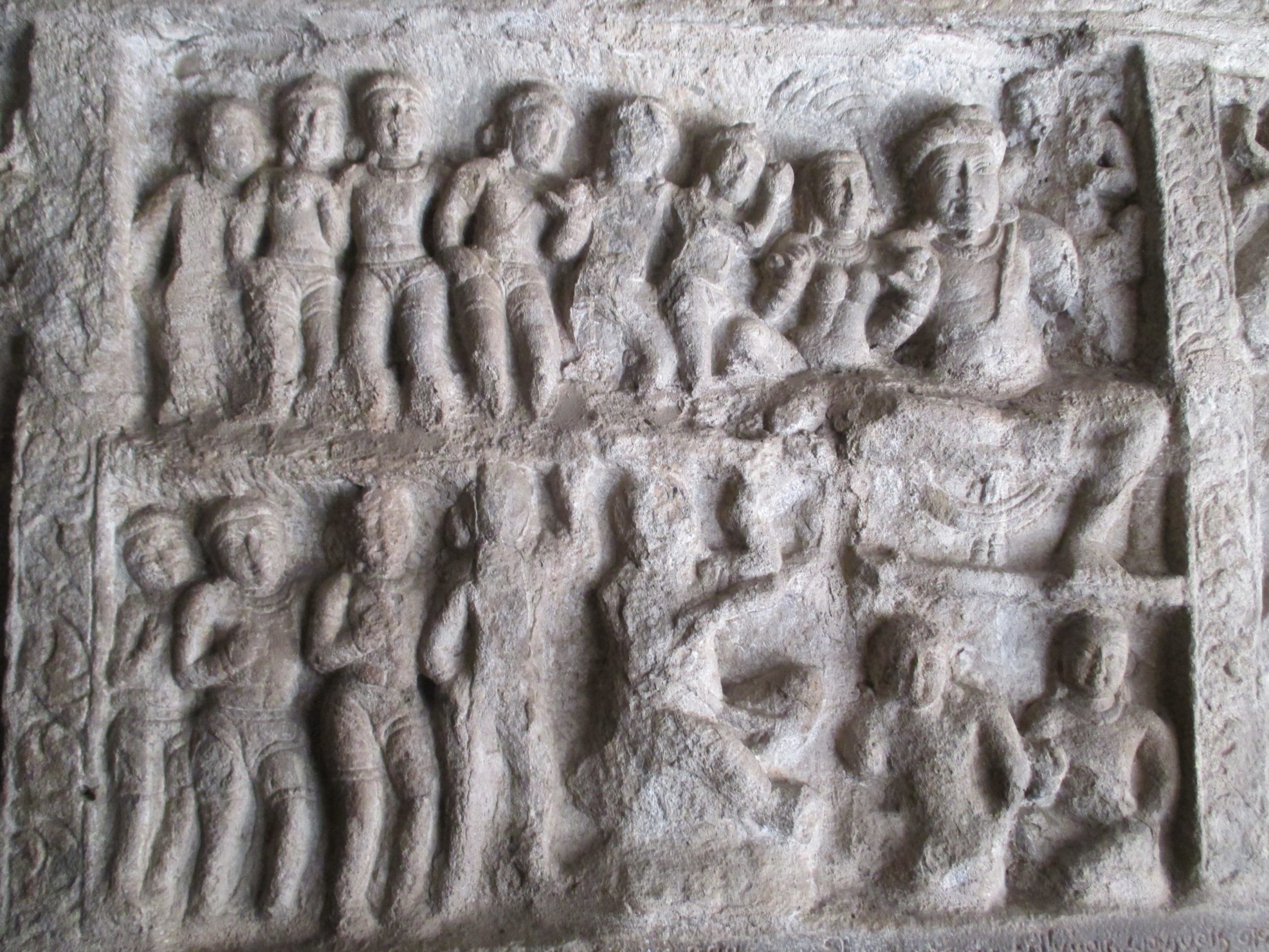 Wall panel depicting oriental sculptures at Vaikunta Perumal Temple (Image by Ssriram mt - Own work, CC BY-SA 4.0)